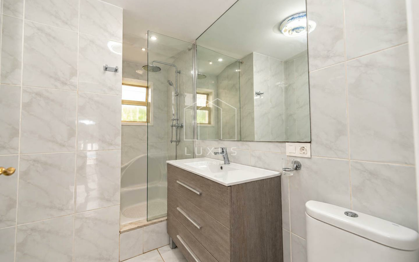 3-bedroom Villa In Puerto De La Cruz, Spain (215 M²)