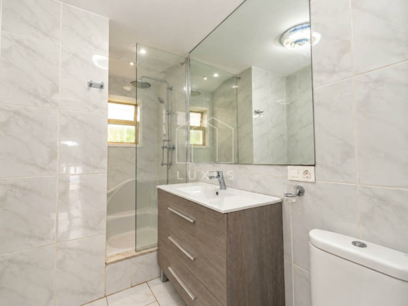 3-bedroom Villa In Puerto De La Cruz, Spain (215 M²)