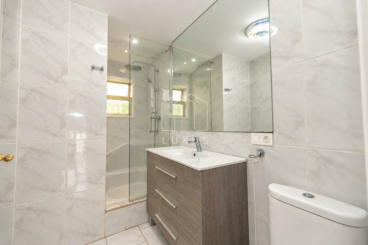 3-bedroom Villa In Puerto De La Cruz, Spain (215 M²)