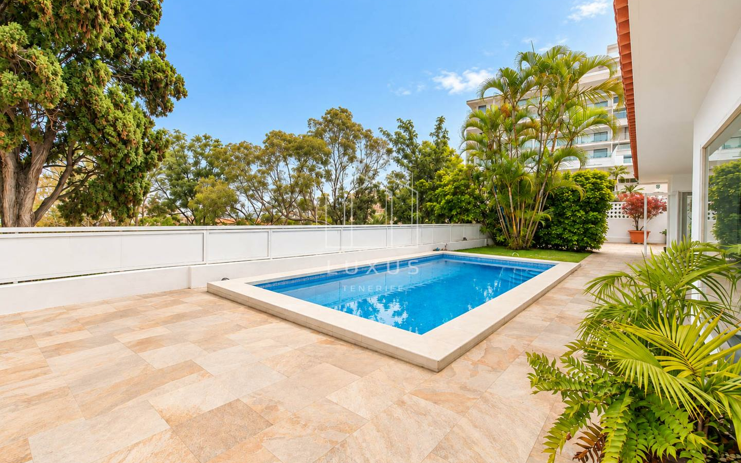 3-bedroom Villa In Puerto De La Cruz, Spain (215 M²)