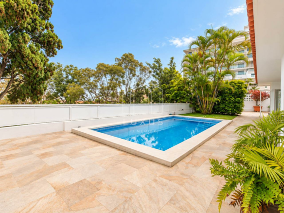 3-bedroom Villa In Puerto De La Cruz, Spain (215 M²)
