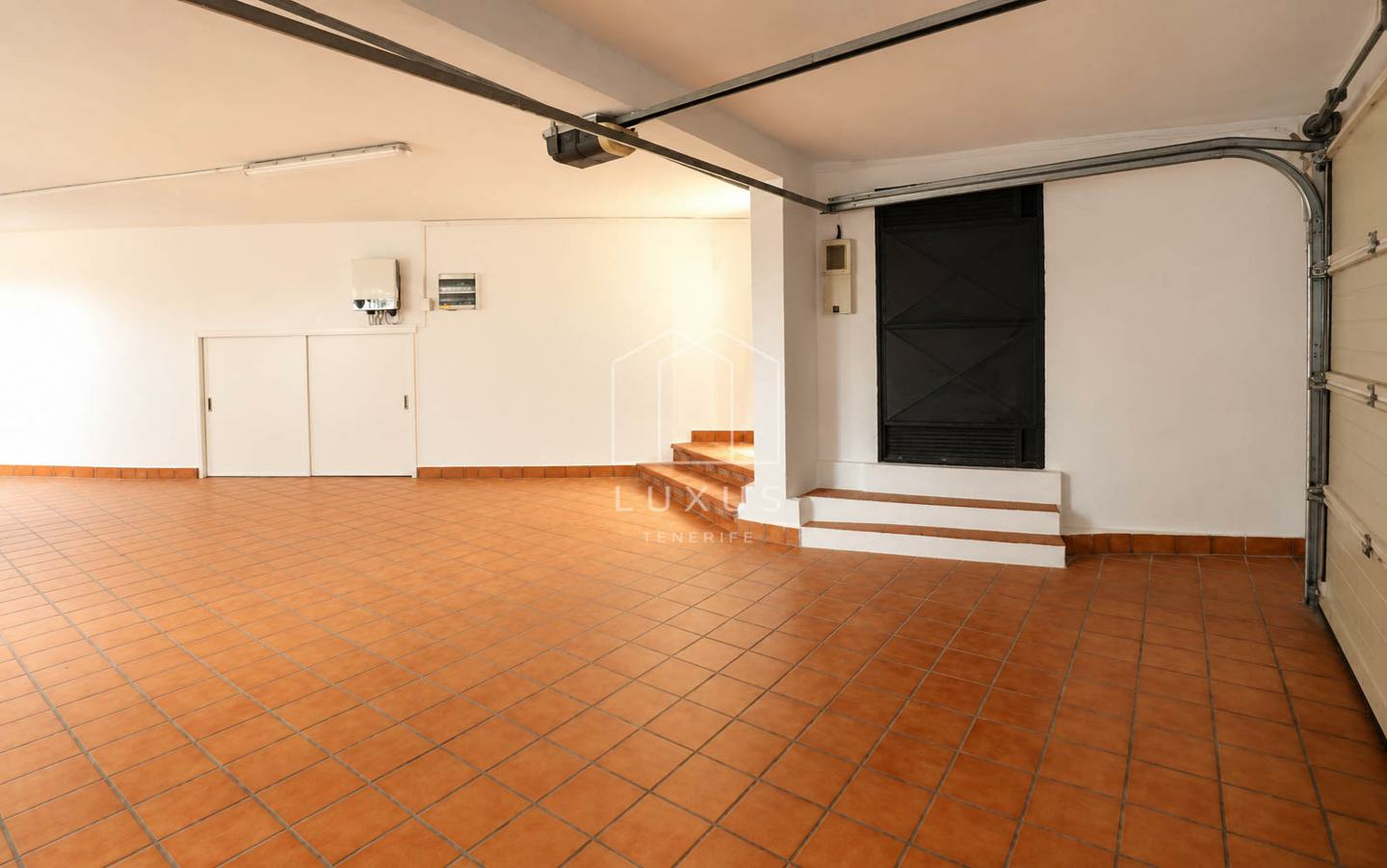 3-bedroom Villa In Puerto De La Cruz, Spain (215 M²)