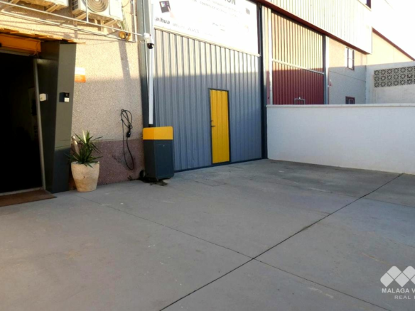 5-bedroom Industrial In Alhaurín De La Torre, Spain (140 M²)