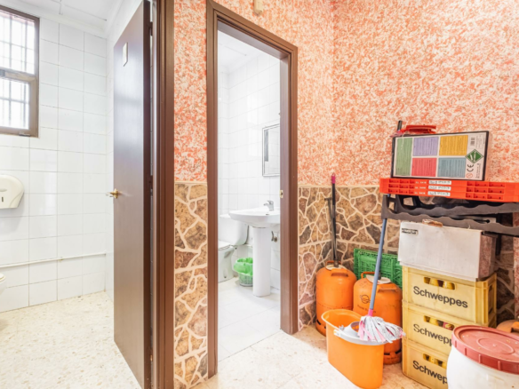 Business In Benidorm, Spain (72 M²)