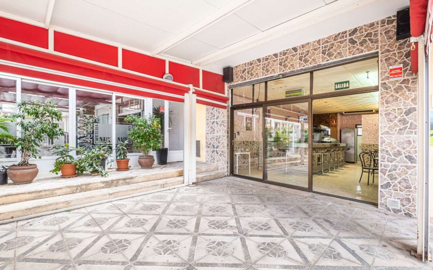 Business In Benidorm, Spain (72 M²)