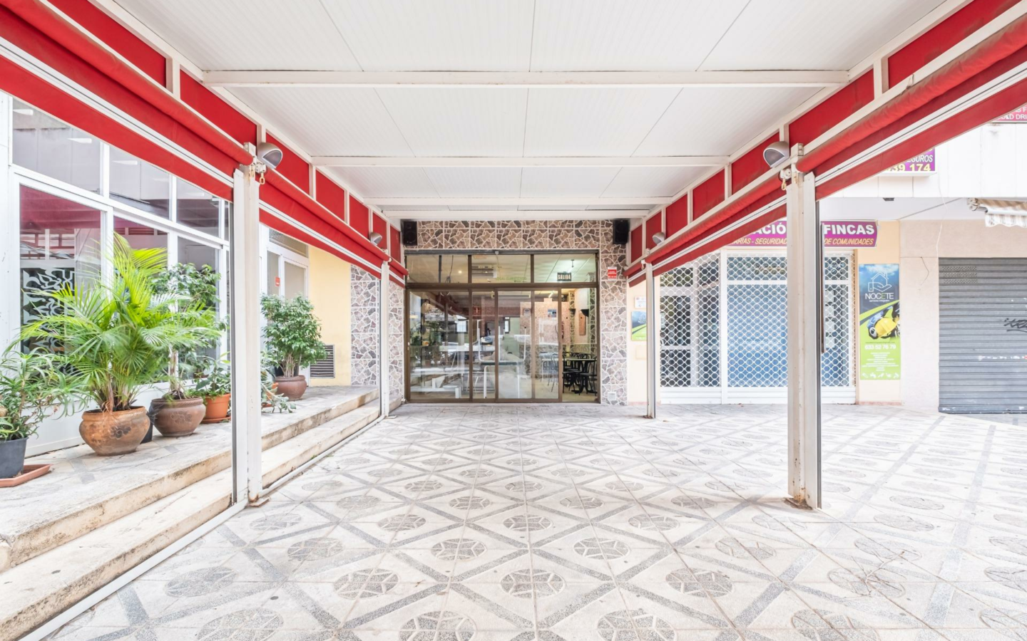 Business In Benidorm, Spain (72 M²)