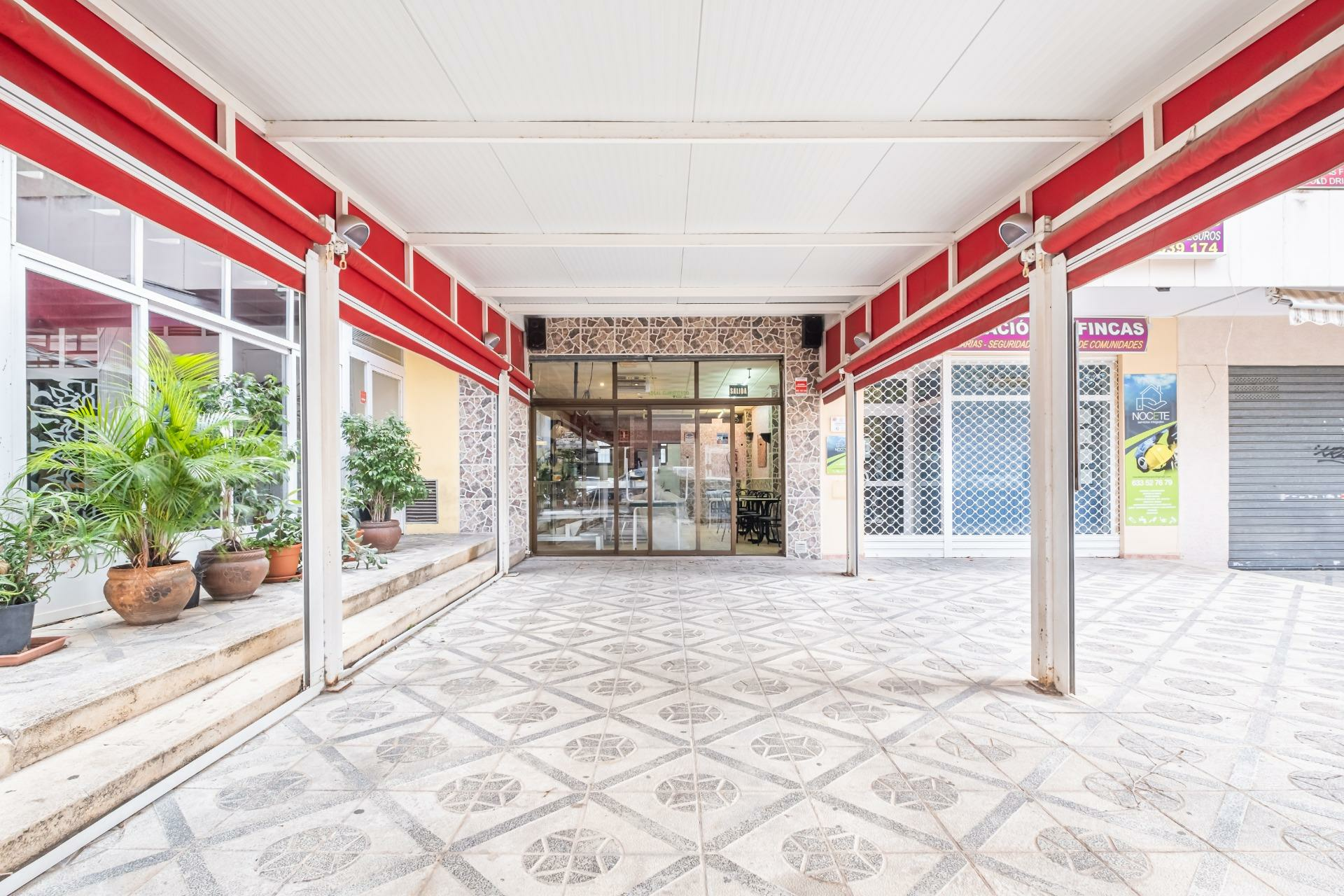 Business In Benidorm, Spain (72 M²)