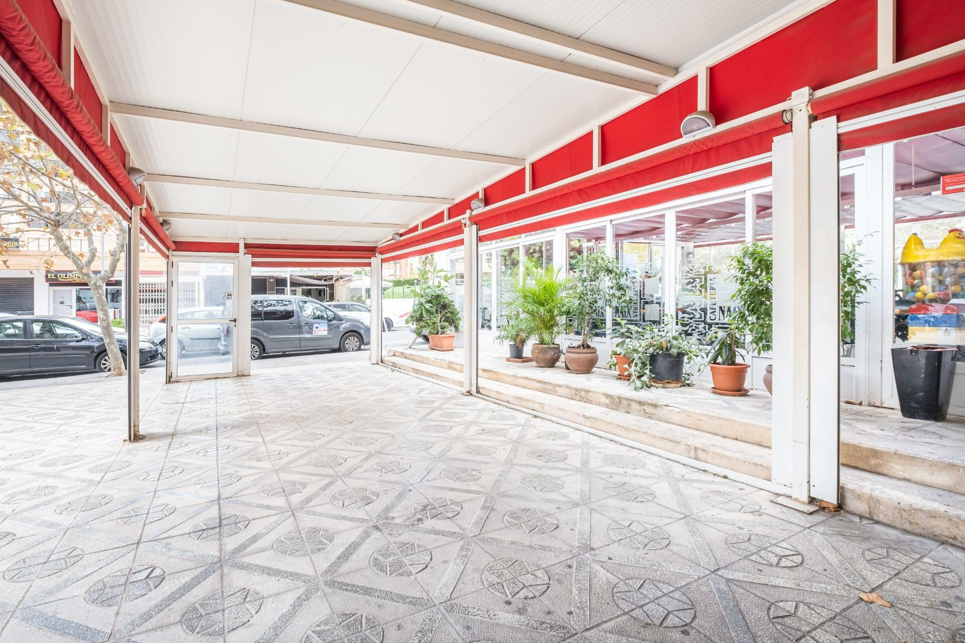 Business In Benidorm, Spain (72 M²)