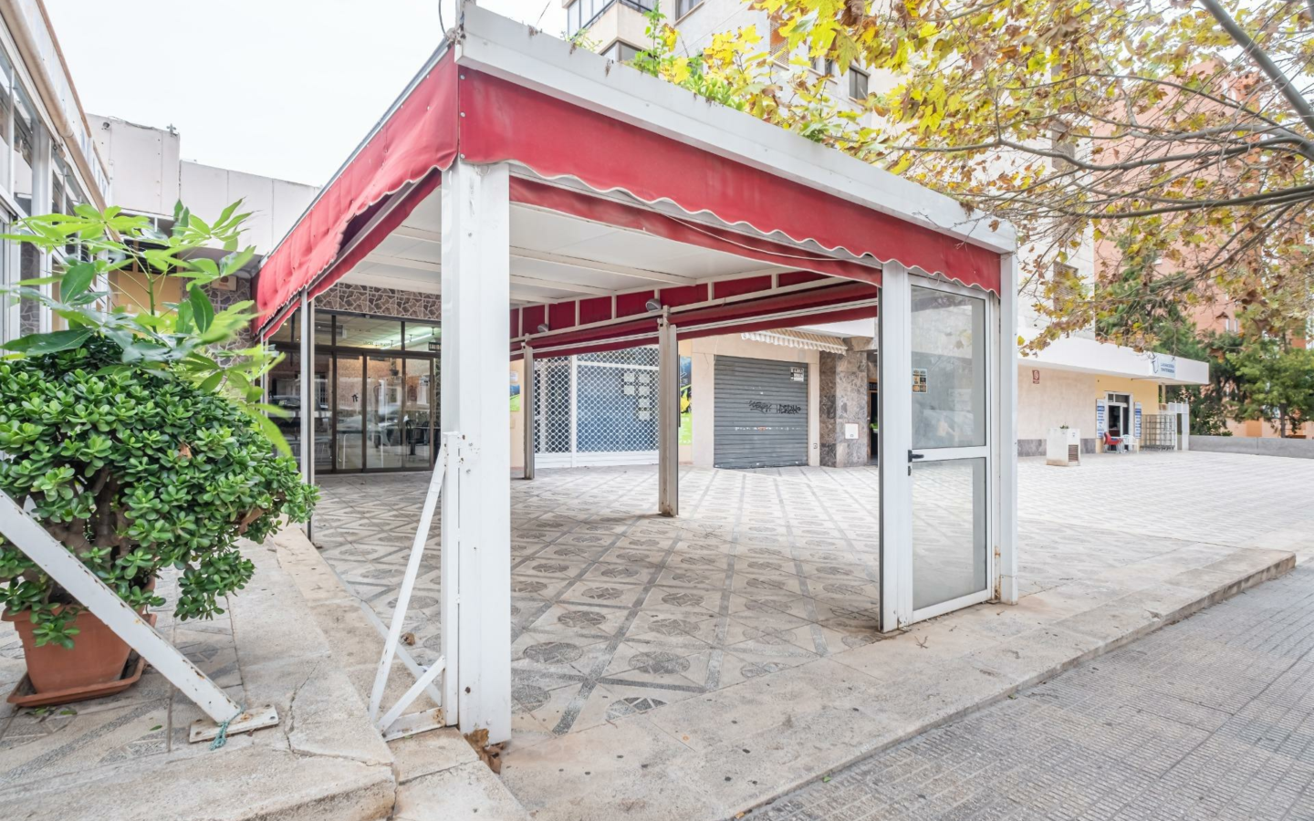Business In Benidorm, Spain (72 M²)