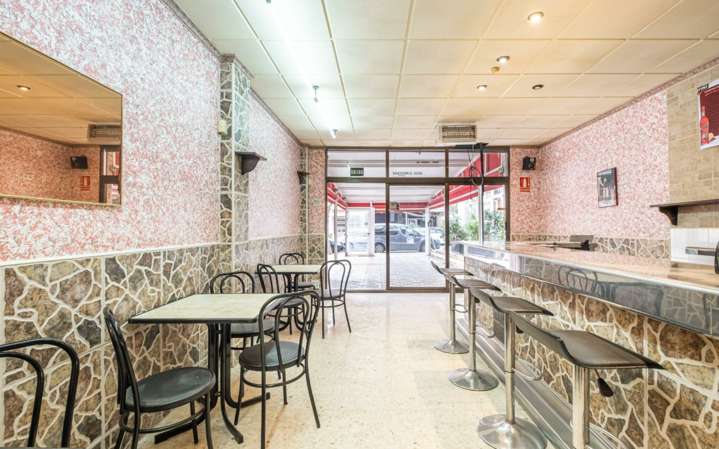 Business In Benidorm, Spain (72 M²)