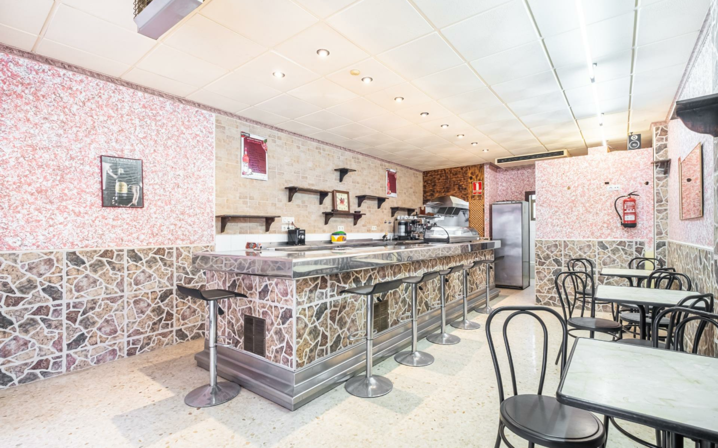 Business In Benidorm, Spain (72 M²)
