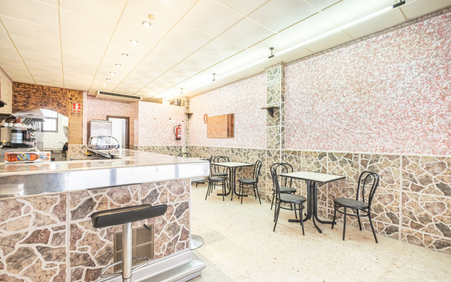 Business In Benidorm, Spain (72 M²)