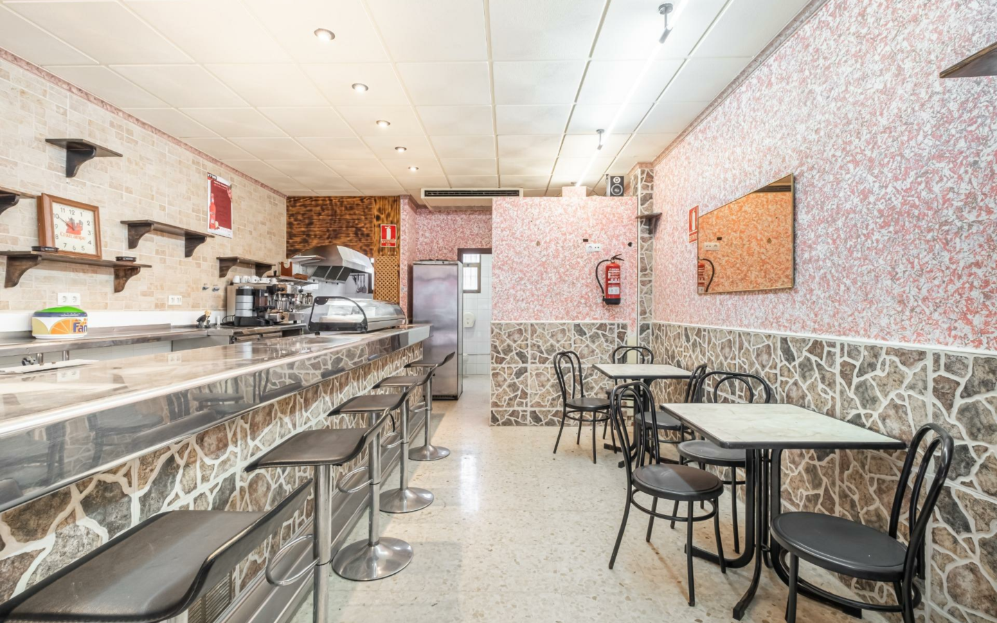 Business In Benidorm, Spain (72 M²)