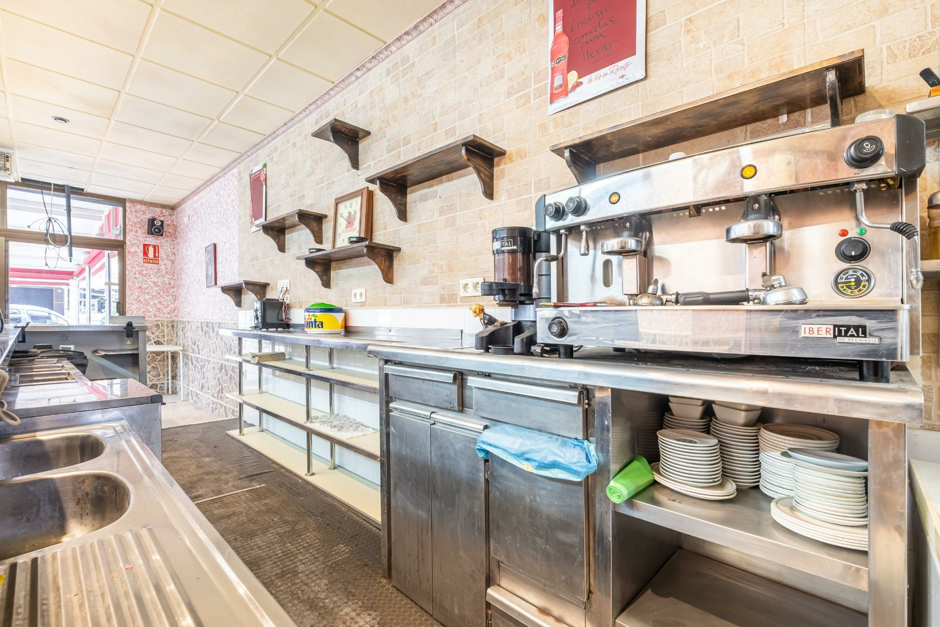 Business In Benidorm, Spain (72 M²)