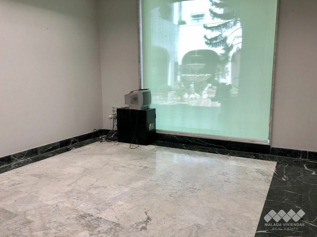 3-bedroom Shop In Torremolinos, Spain (260 M²)