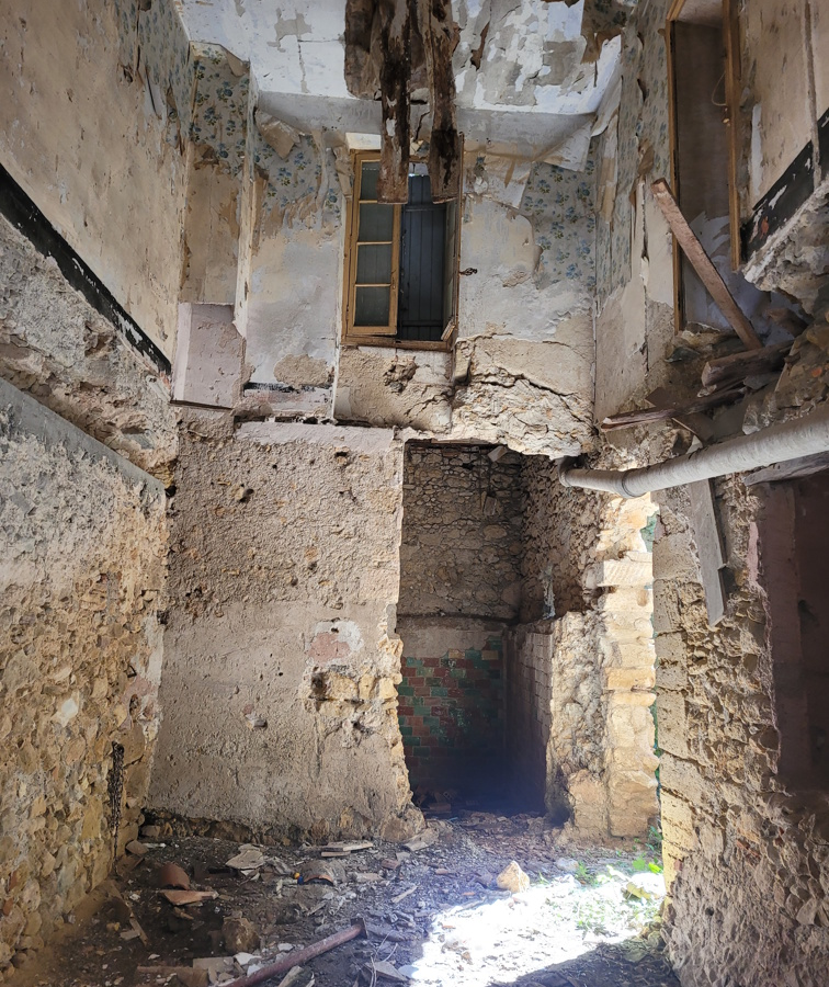 House In Alignan Du Vent, France (180 M²)