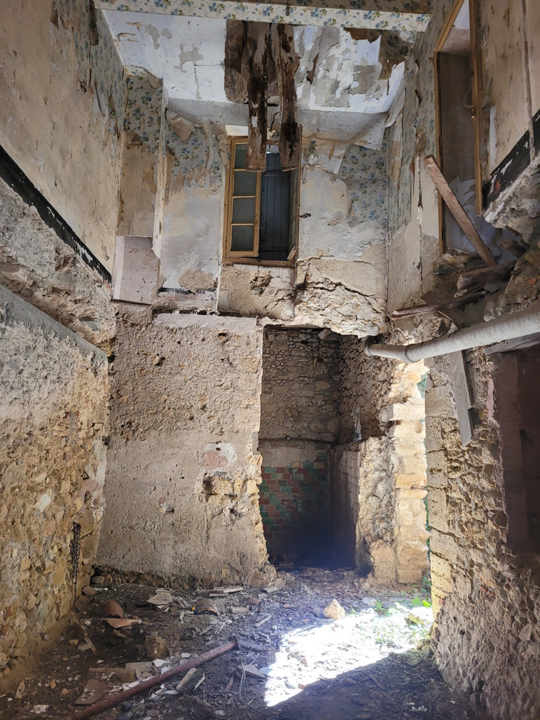 House In Alignan Du Vent, France (180 M²)