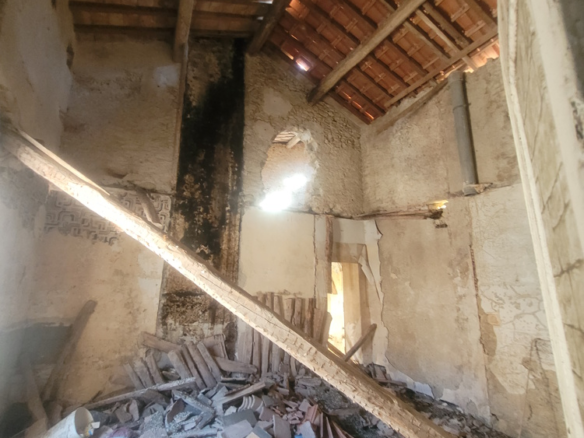 House In Alignan Du Vent, France (180 M²)
