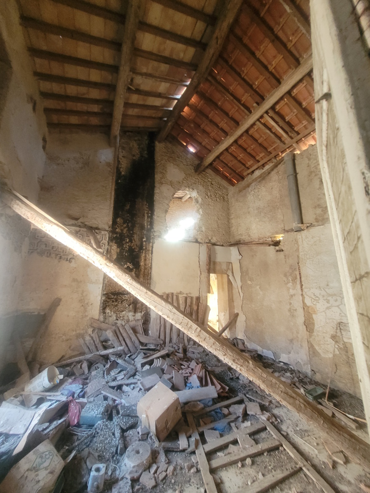 House In Alignan Du Vent, France (180 M²)