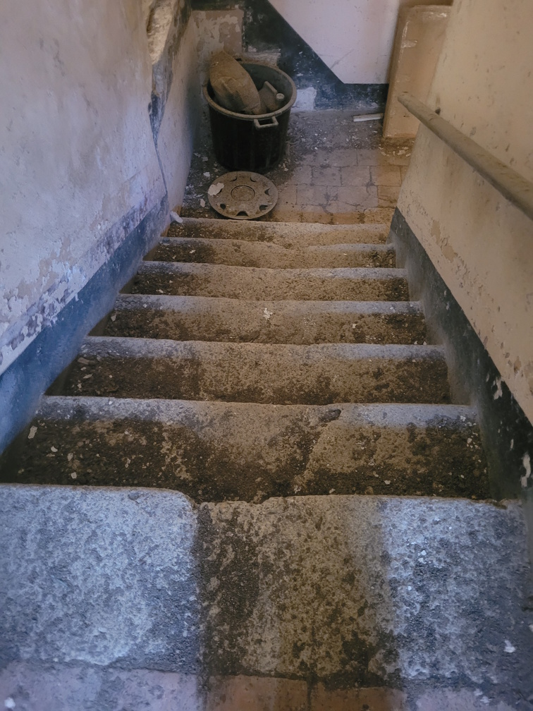 House In Alignan Du Vent, France (180 M²)