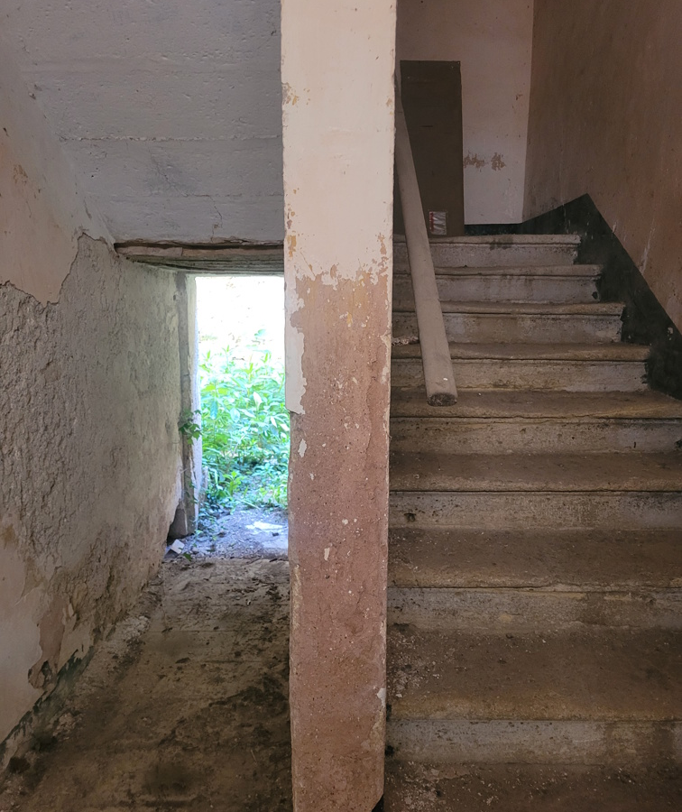 House In Alignan Du Vent, France (180 M²)