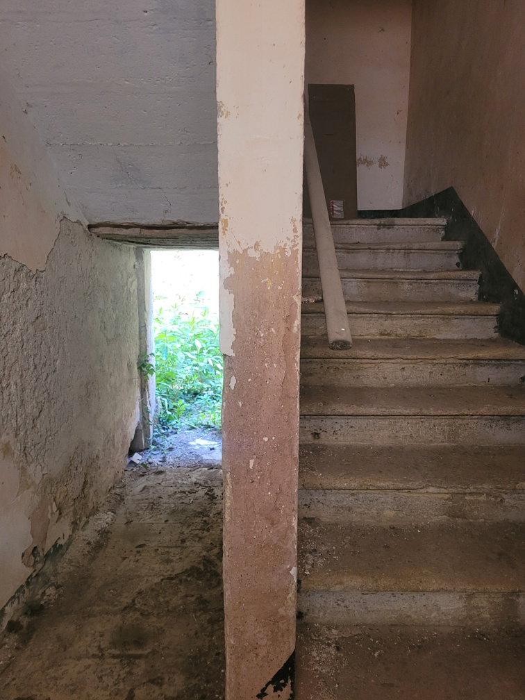 House In Alignan Du Vent, France (180 M²)