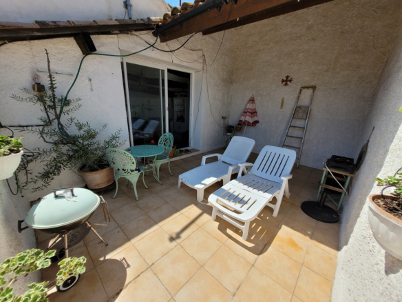 2-bedroom House In Laurens, France (92 M²)