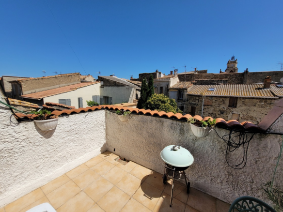 2-bedroom House In Laurens, France (92 M²)