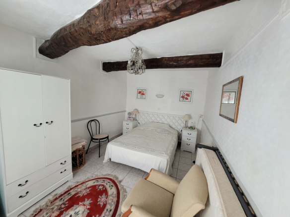 2-bedroom House In Laurens, France (92 M²)