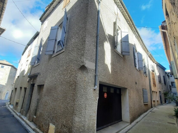 2-bedroom House In Saint Genies De Fontedit, France (90 M²)