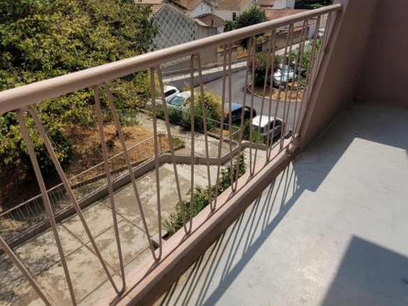 2-bedroom Apartment In Beziers, France (67 M²)