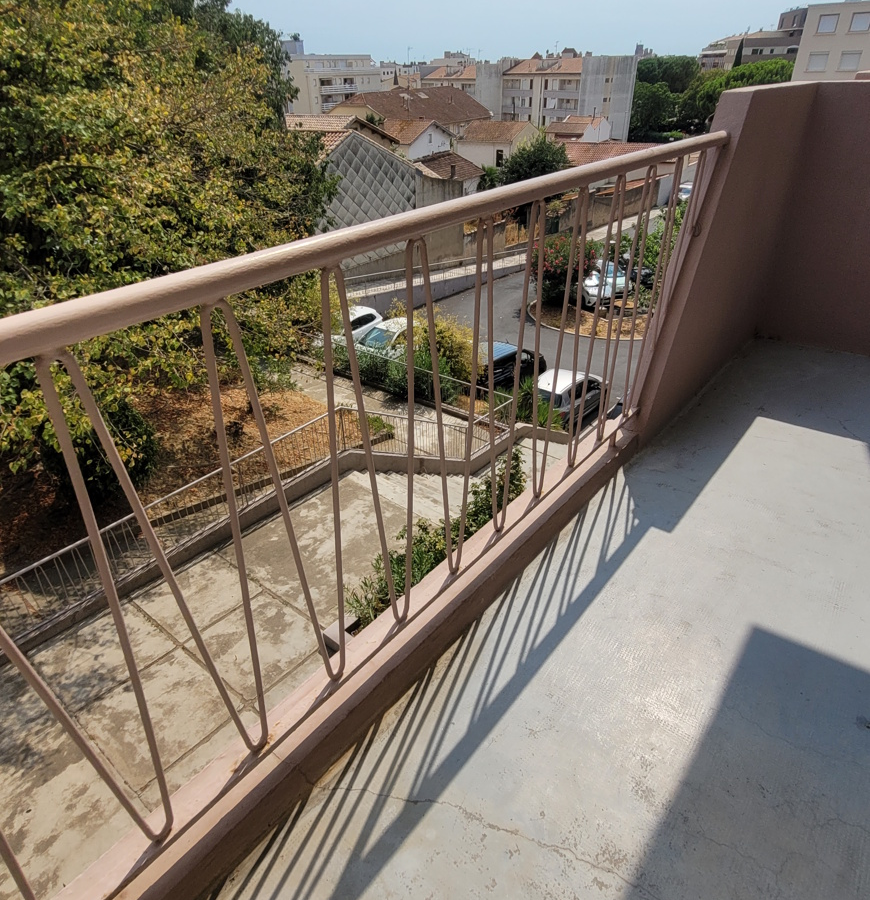 2-bedroom Apartment In Beziers, France (67 M²)