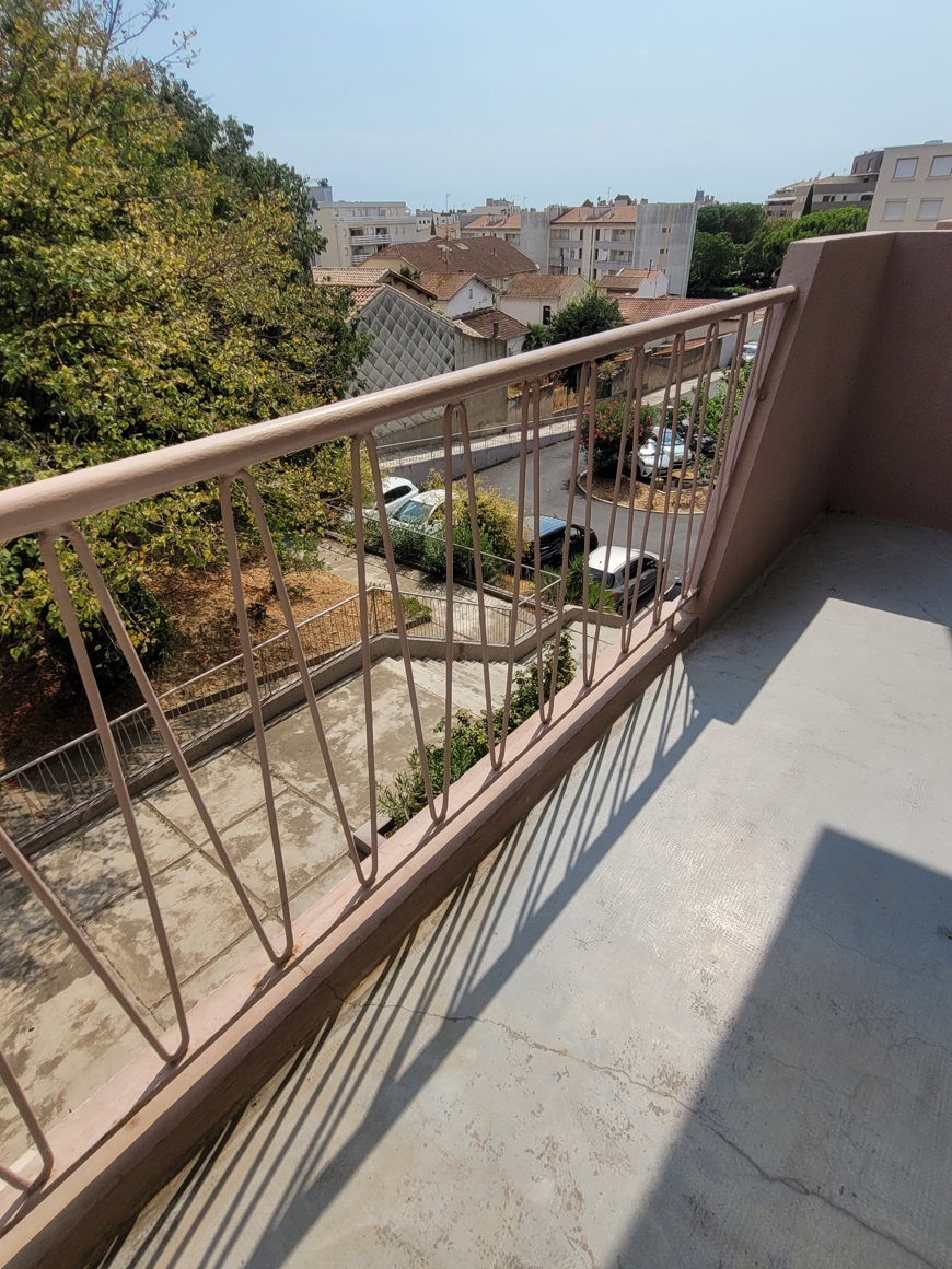 2-bedroom Apartment In Beziers, France (67 M²)