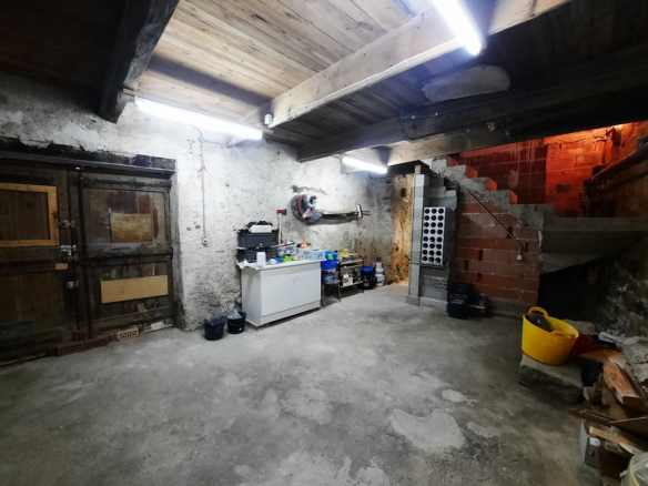 3-bedroom House In Thezan Les Beziers, France (82 M²)