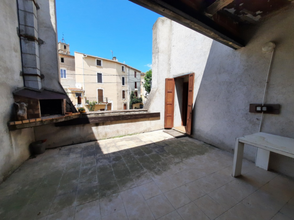 2-bedroom House In Autignac, France (73 M²)