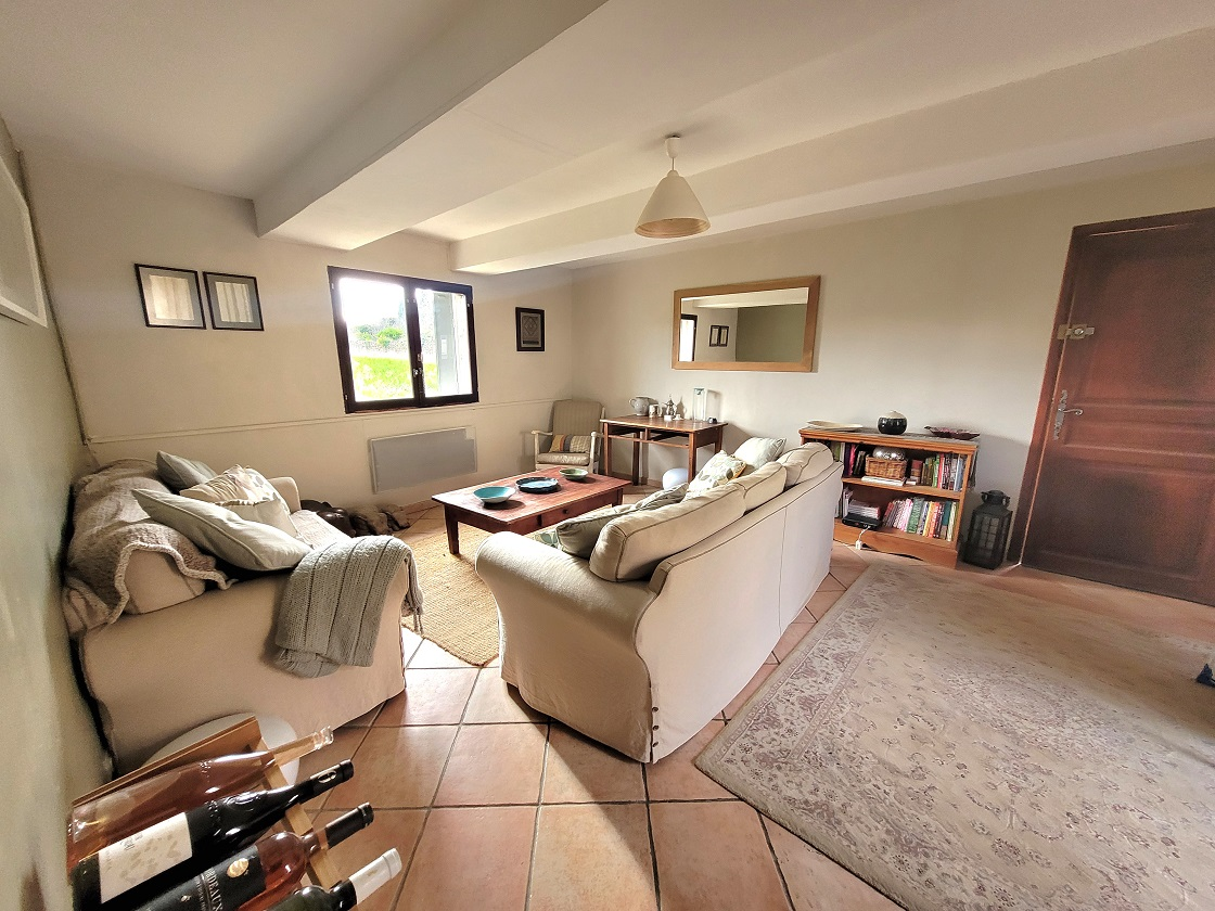 2-bedroom House In Autignac, France (73 M²)