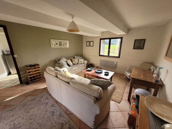 2-bedroom House In Autignac, France (73 M²)