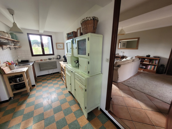 2-bedroom House In Autignac, France (73 M²)