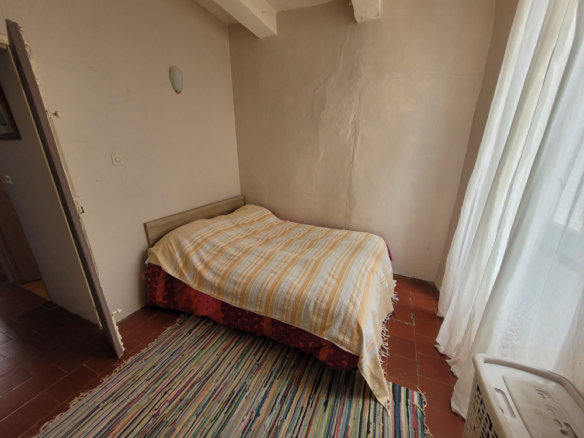 3-bedroom House In Saint Genies De Fontedit, France (80 M²)