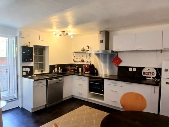 2-bedroom House In Magalas, France (53 M²)