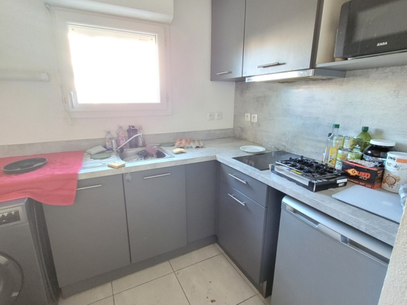 1-bedroom Apartment In Serignan, France (40 M²)