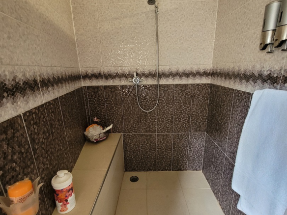 2-bedroom House In Autignac, France (110 M²)
