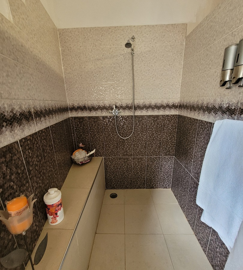 2-bedroom House In Autignac, France (110 M²)