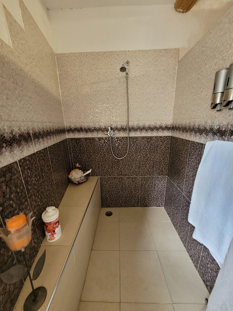 2-bedroom House In Autignac, France (110 M²)