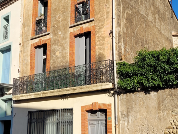 Commercial In Saint Genies De Fontedit, France (19 M²)