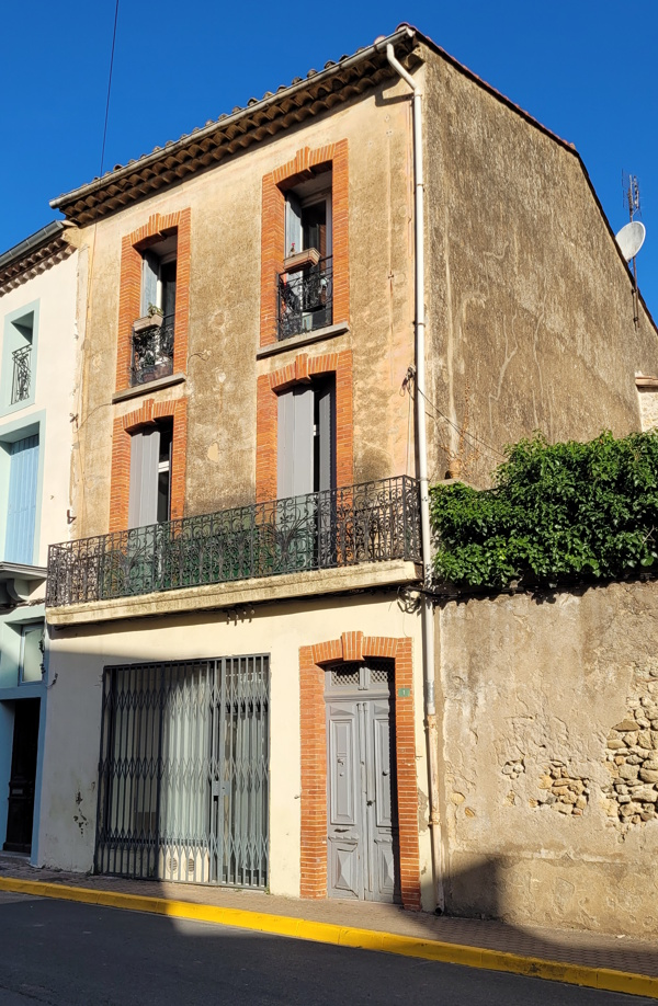 Commercial In Saint Genies De Fontedit, France (19 M²)
