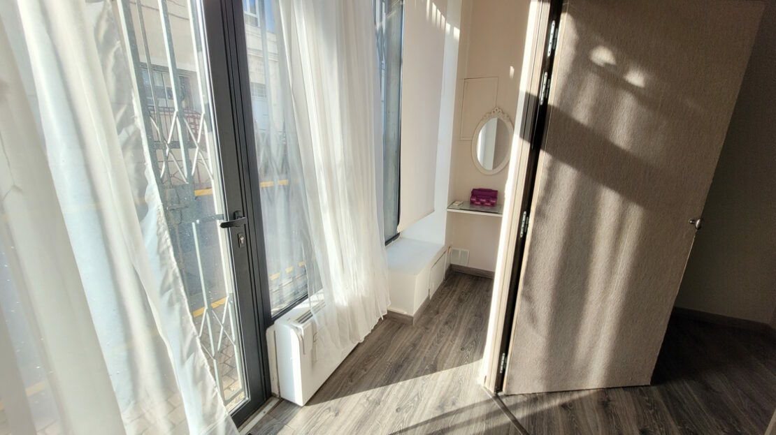 Commercial In Saint Genies De Fontedit, France (19 M²)