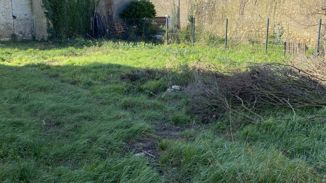 Land In Saint Genies De Fontedit, France (415 M² Plot)