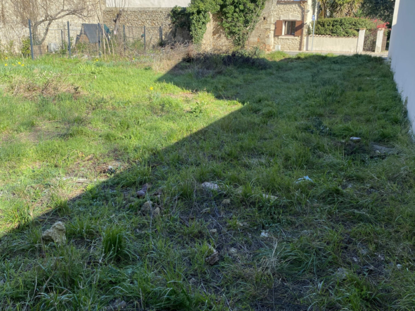 Land In Saint Genies De Fontedit, France (415 M² Plot)