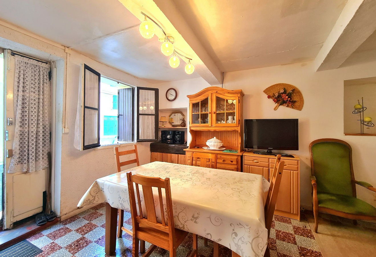 4-bedroom House In Autignac, France (70 M²)